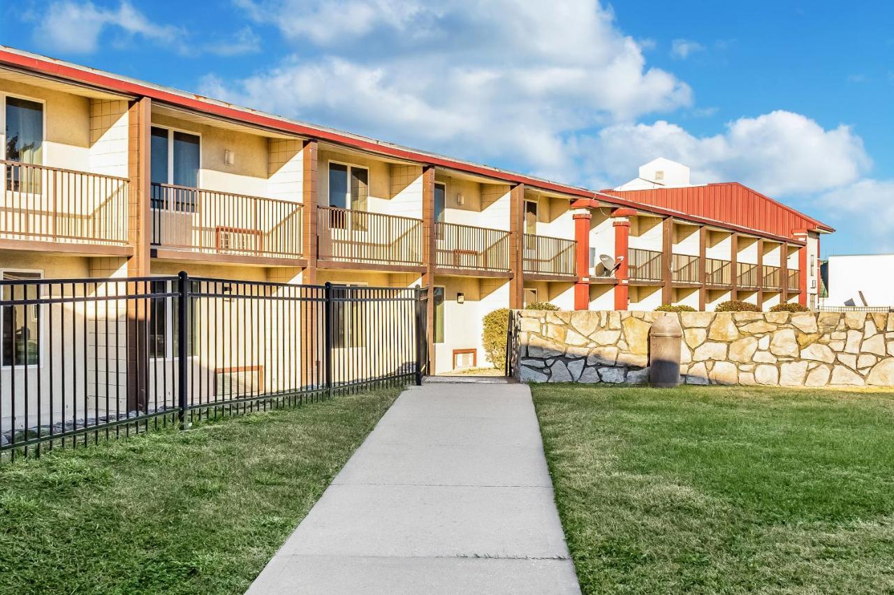 Countryside Suites Kansas City Independence I-70 East Sports Complex Hotel Esterno foto
