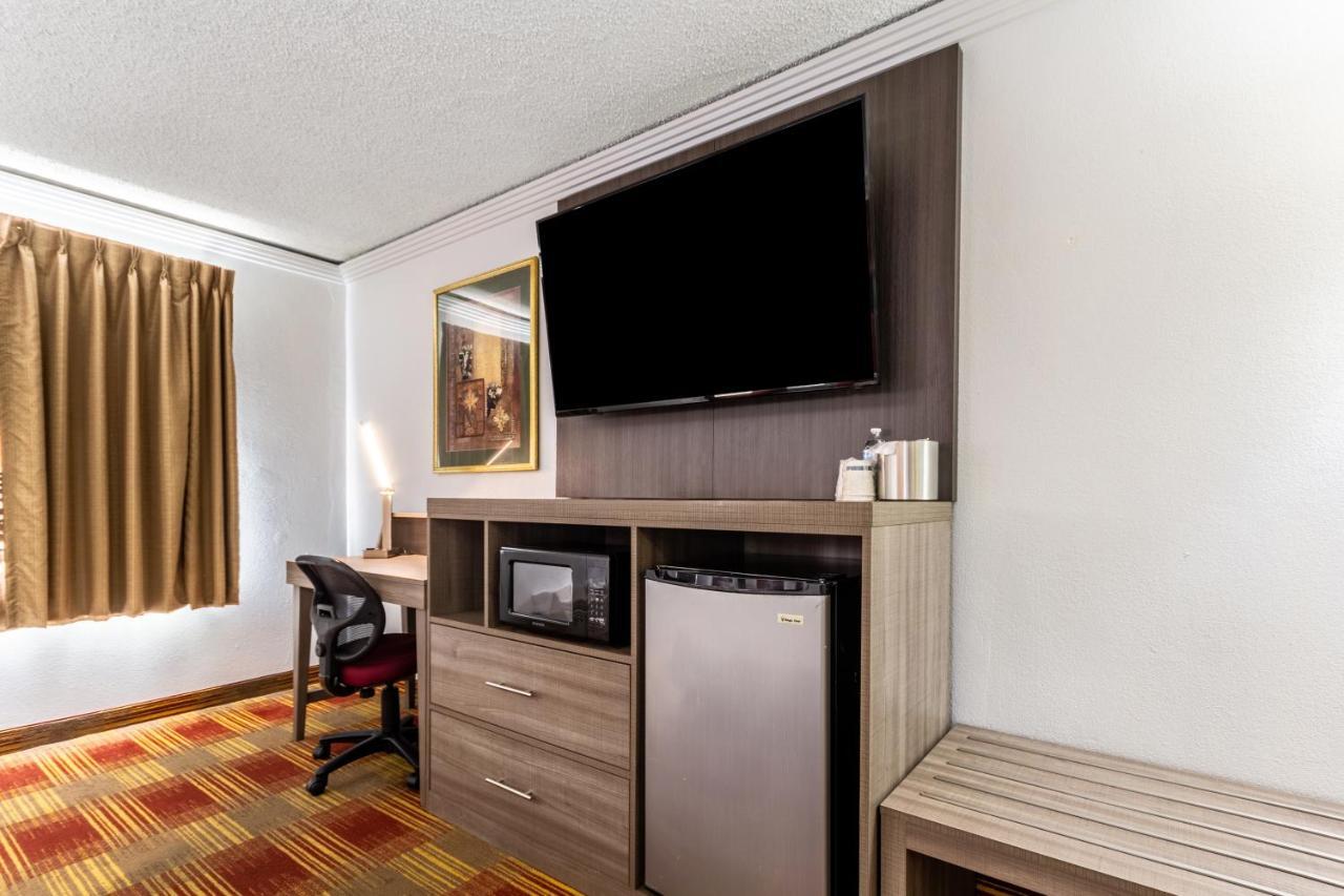 Countryside Suites Kansas City Independence I-70 East Sports Complex Hotel Esterno foto
